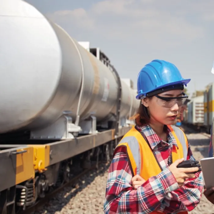 EM-En-Industry-Photo-loading-and-unloading