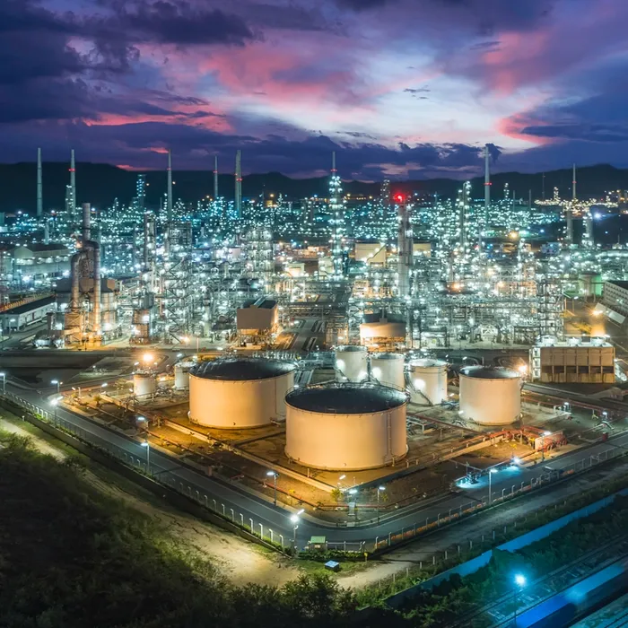 EM-En-Industry-Photo-chemical-loading-arms