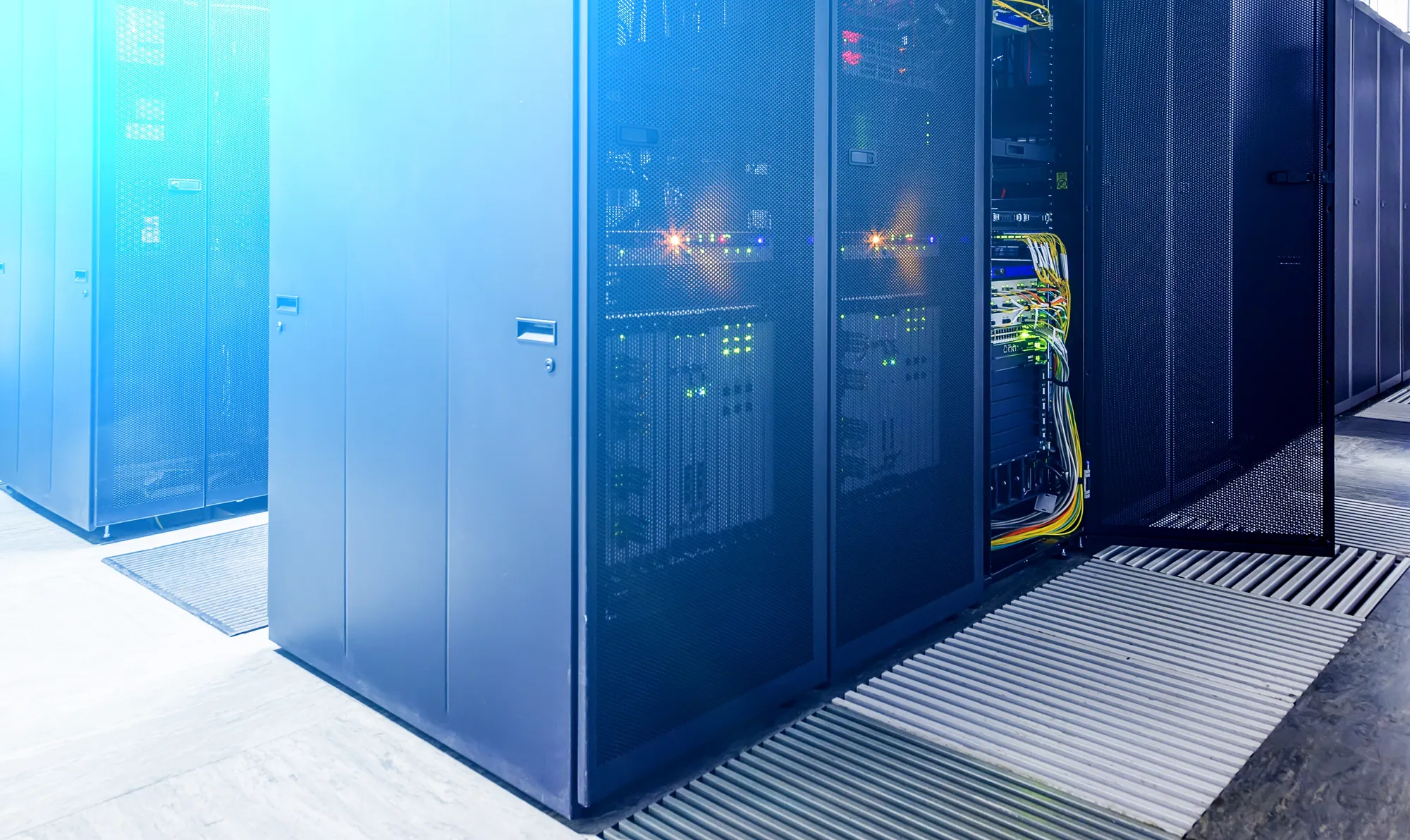 iStock-1067942126_Image_of_Data_Centers.webp