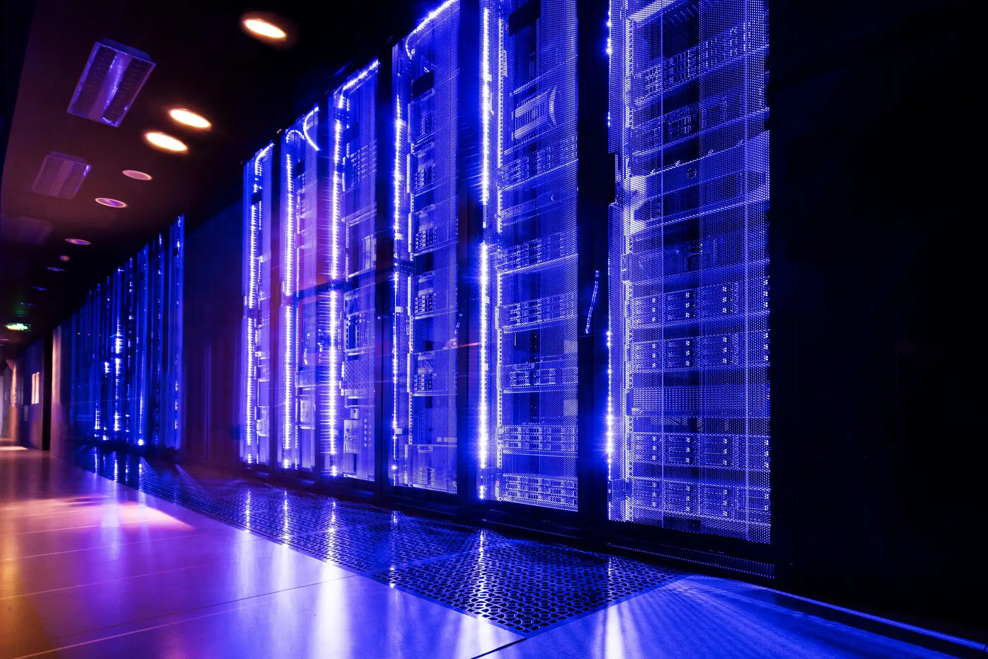 iStock-1903223110_data_center_web_banner.jpg