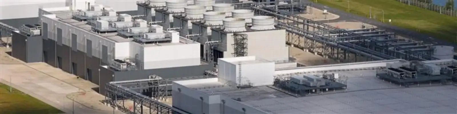 iStock-2230843087_data_center_building_web_banner.webp