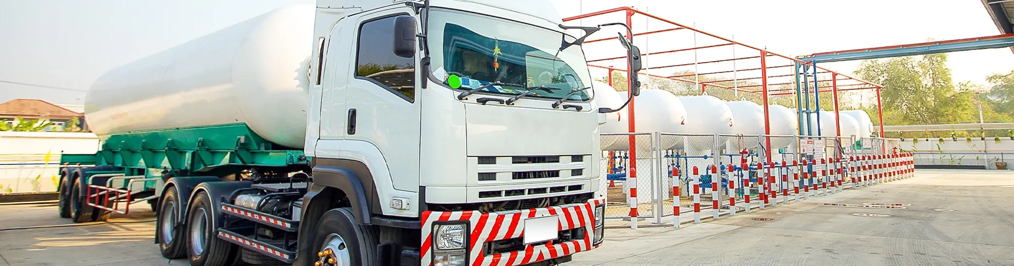 EM-En-Industry-Photo-lpg-ngl-loading-arms