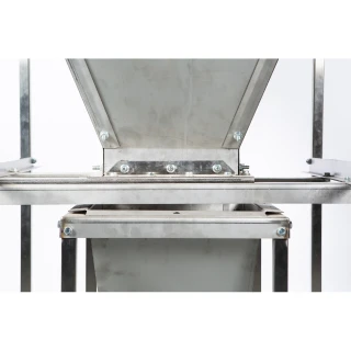 MAX-En-Product-Photo-poultry-feed-weigher-V2