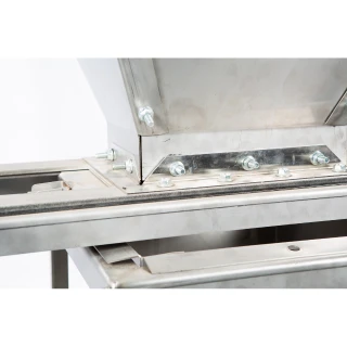 MAX-En-Product-Photo-poultry-feed-weigher-V3