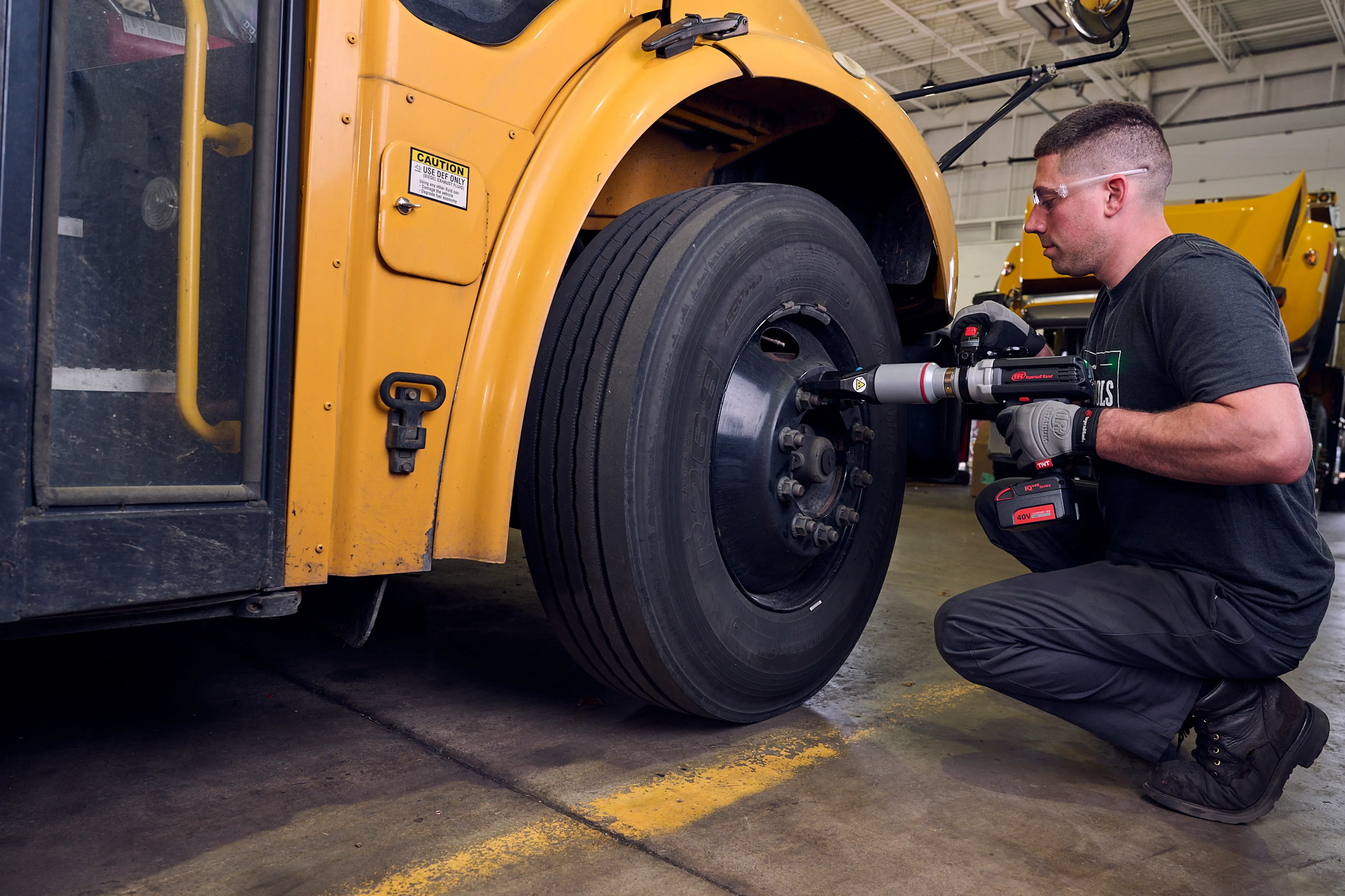 PTL-En-Product-Photo-qx-series-40v-cordless-torque-multiplier-tire-service-V6