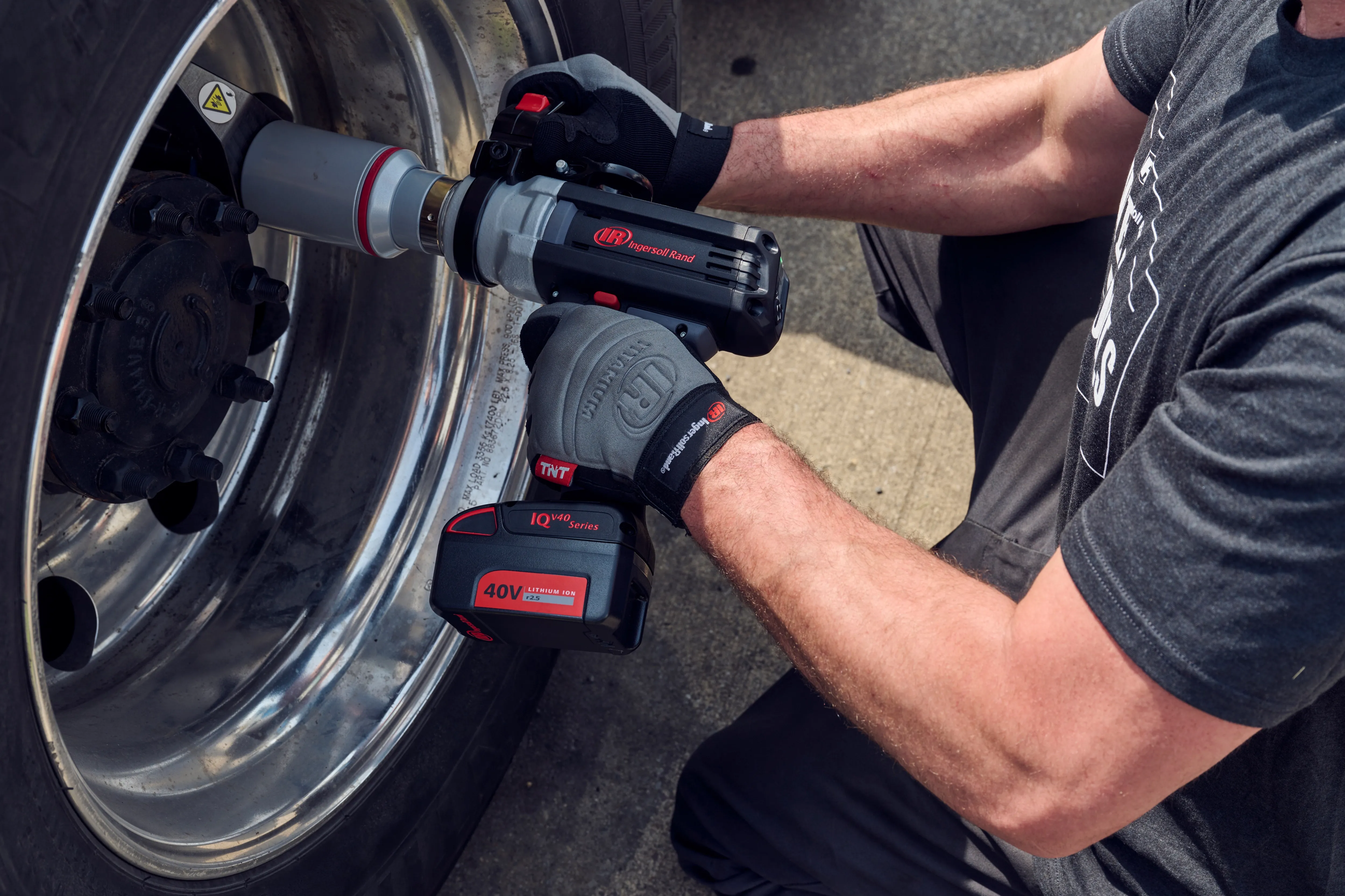 PTL-En-Product-Photo-qx-series-40v-cordless-torque-multiplier-tire-service-V7