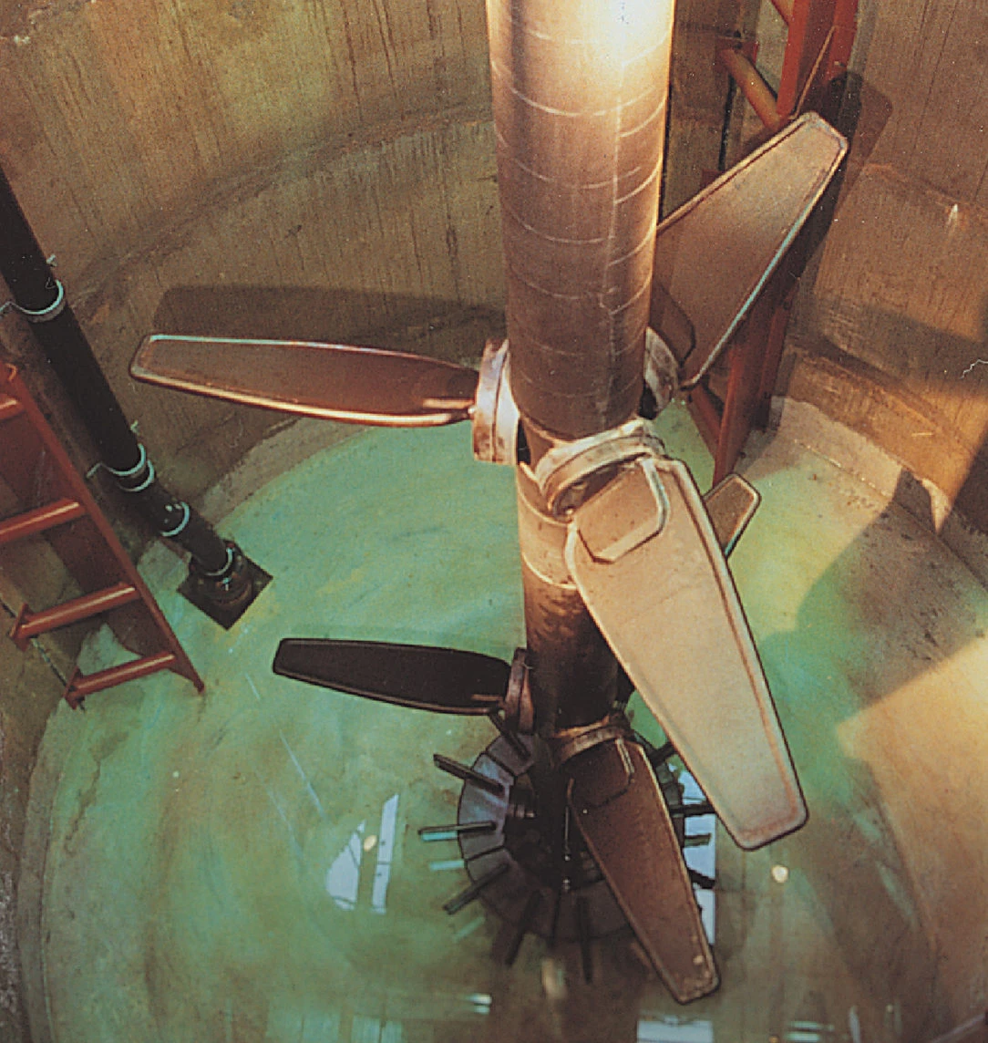 MR-En-Product-Photo-robin-top-entry-and-bottom-entry-mixer-V1